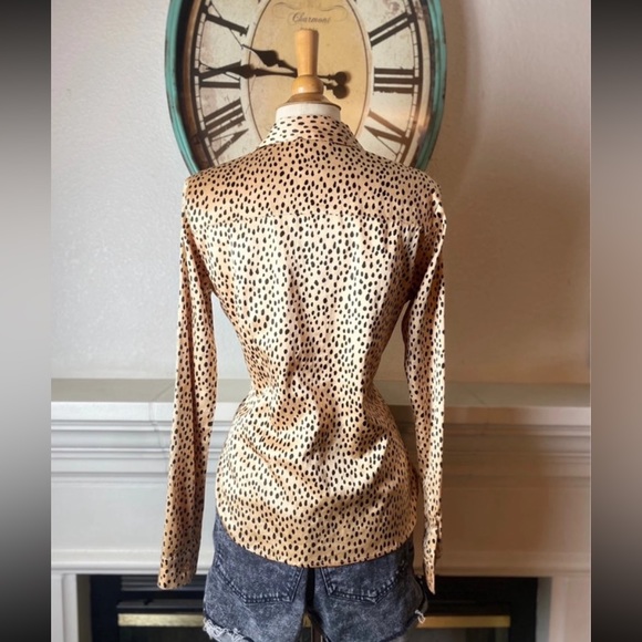 Silk Club Collection Cheetah Silk Blouse - Picture 5 of 9